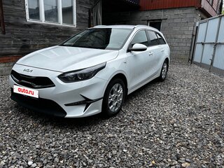 2021 Kia Ceed III Рестайлинг, белый, 2100000 рублей, вид 1