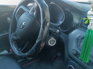 2014 Kia Rio 5-speed III, белый, 800000 рублей, вид 4