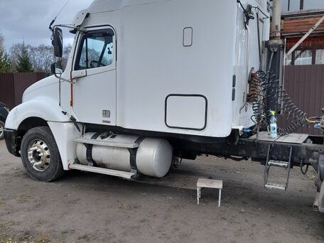 2004 Freightliner Columbia, белый, 1000000 рублей, вид 3