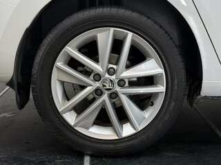2017 Skoda Rapid I Рестайлинг, белый, 1065000 рублей, вид 5