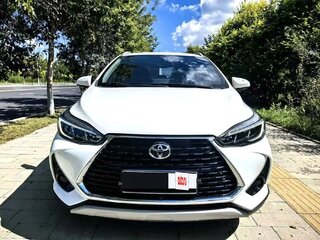 2022 Toyota Yaris L XP150 Рестайлинг, белый, 1380000 рублей, вид 2