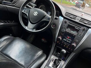 2010 Suzuki Kizashi, белый, 885000 рублей, вид 5