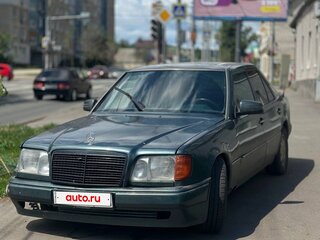 1993 Mercedes-Benz E-Класс 220 I (W124), зелёный, 120000 рублей, вид 1