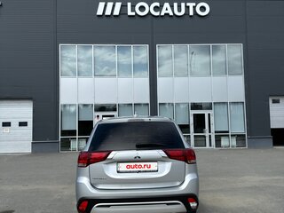 2021 Mitsubishi Outlander III Рестайлинг 3, серебристый, 2400000 рублей, вид 4