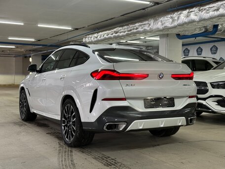 2024 BMW X6 40i III (G06) Рестайлинг, белый, 12499000 рублей, вид 4