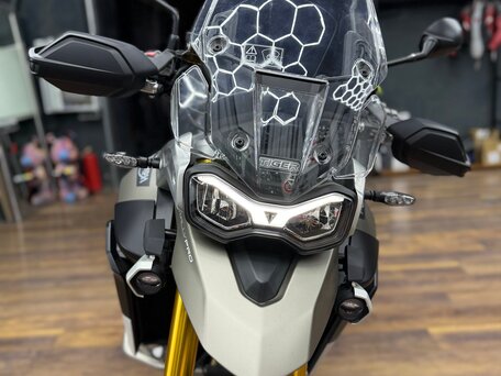 2023 Triumph Tiger 900, серебристый, 1770000 рублей, вид 4
