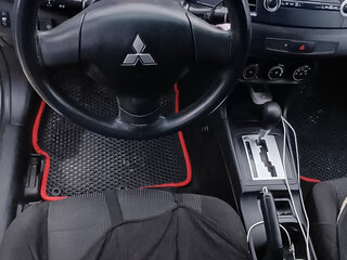 2011 Mitsubishi Lancer X Рестайлинг, белый, 600000 рублей, вид 4