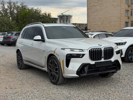 2025 BMW X7 40i I (G07) Рестайлинг, белый, 13980000 рублей, вид 1