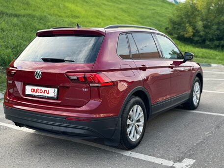 2017 Volkswagen Tiguan II, красный, 2035000 рублей, вид 4