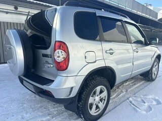 2014 Chevrolet Niva I Рестайлинг, серебристый, 710000 рублей, вид 3
