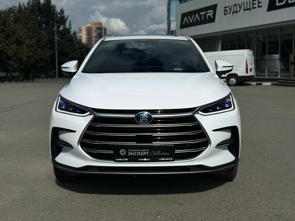 2021 BYD Tang DM-i II Рестайлинг 1, белый, 2590000 рублей - вид 1