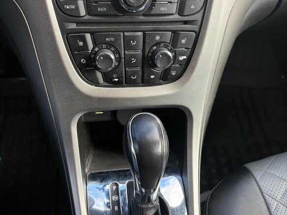 2010 Opel Astra J, белый, 700000 рублей - вид 24