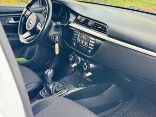 2020 Kia Rio X-Line IV, белый, 1700000 рублей, вид 5