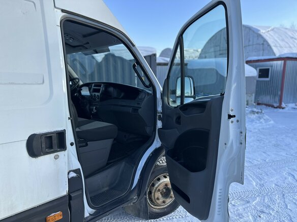 2012 Iveco Daily, белый, 2100000 рублей - вид 9