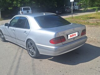 2000 Mercedes-Benz E-Класс 320 II (W210, S210) Рестайлинг, серебристый, 560000 рублей, вид 4