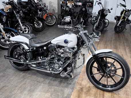 2016 Harley-Davidson Breakout, белый, 1799000 рублей, вид 3