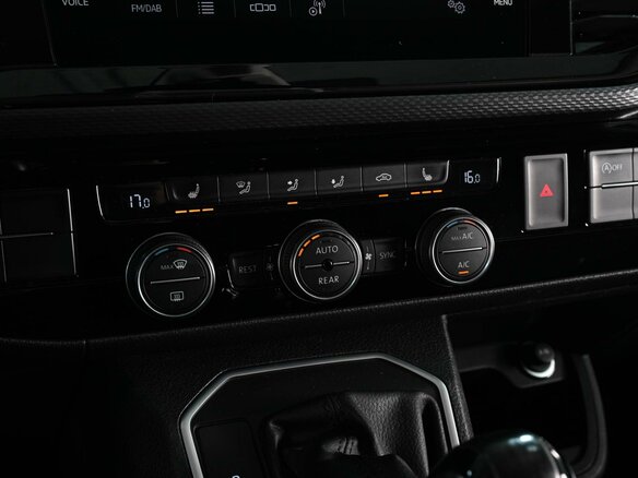 2021 Volkswagen Multivan T6 Рестайлинг, белый, 6100000 рублей - вид 13