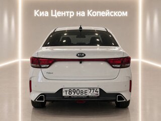 2021 Kia Rio IV Рестайлинг, белый, 1645000 рублей, вид 4