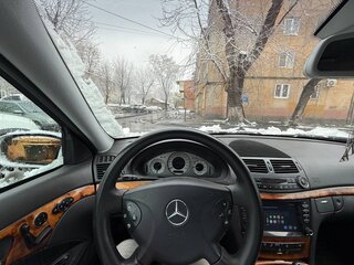 2002 Mercedes-Benz E-Класс 240 III (W211, S211), белый, 1100000 рублей, вид 3