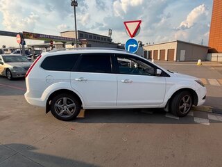 2009 Ford Focus II Рестайлинг, белый, 550000 рублей, вид 4