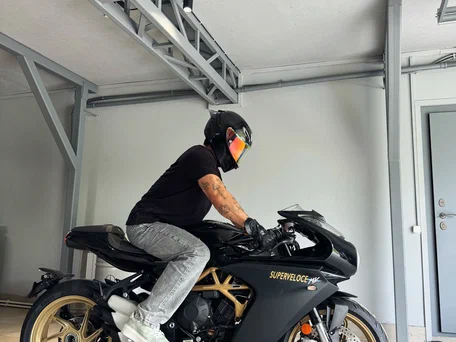 2022 MV Agusta Superveloce 800, чёрный, 1800000 рублей, вид 2
