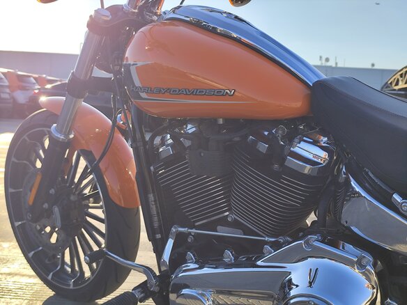 2023 Harley-Davidson Breakout, оранжевый, 1990000 рублей - вид 14