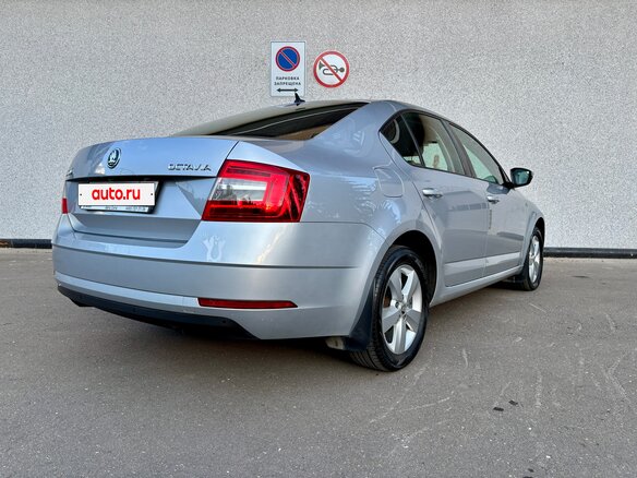 2018 Skoda Octavia III (A7) Рестайлинг, серебристый, 1670000 рублей - вид 3