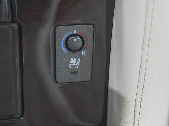 2013 Lexus LX 570 III Рестайлинг, чёрный, 4069000 рублей - вид 30