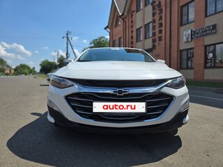 2020 Chevrolet Malibu IX Рестайлинг, белый, 1700000 рублей, вид 4