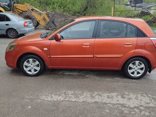 2011 Kia Rio II Рестайлинг, оранжевый, 650000 рублей, вид 4
