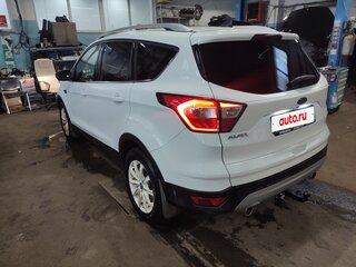 2017 Ford Kuga II Рестайлинг, белый, 1450000 рублей, вид 5