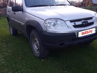 2011 Chevrolet Niva I Рестайлинг, серебристый, 470000 рублей, вид 3