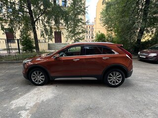 2020 Cadillac XT4 I, оранжевый, 3150000 рублей, вид 3
