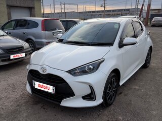 2021 Toyota Yaris IV, белый, 1450000 рублей, вид 3
