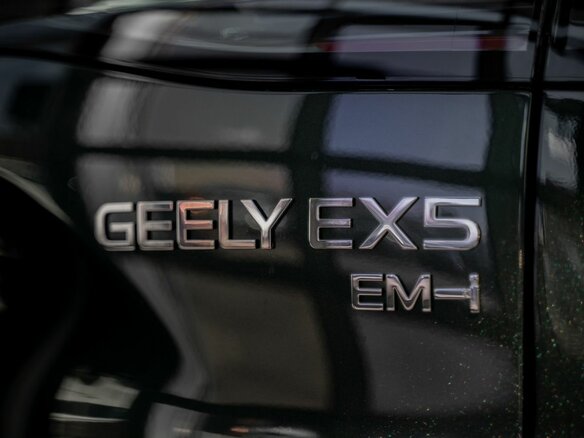 2026 Geely EX5 Гибрид EM-i, зелёный, 3969990 рублей - вид 28