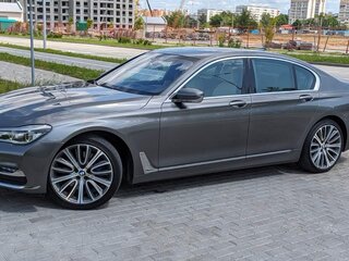 2016 BMW 7 серии Long 750Ld xDrive VI (G11/G12), серебристый, 3881510 рублей, вид 1