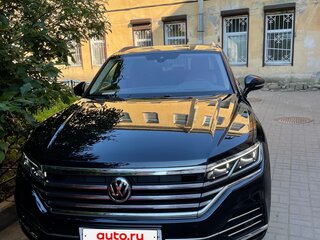 2019 Volkswagen Touareg III, синий, 6300000 рублей, вид 1