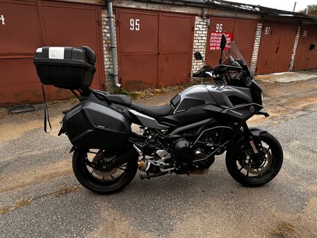 2018 Yamaha MT-09 Tracer (FJ-09), серебристый, 950000 рублей, вид 1