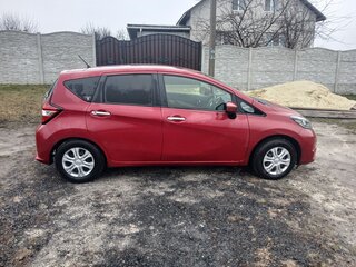 2020 Nissan Note II Рестайлинг, красный, 1450000 рублей, вид 3