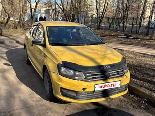 2017 Volkswagen Polo V Рестайлинг, жёлтый, 380000 рублей, вид 1
