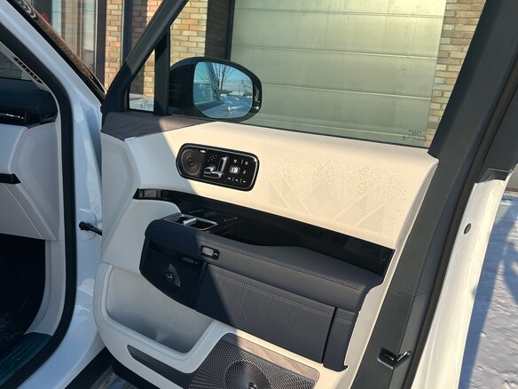 2025 Zeekr 9X 55 kWh (до 3.5 т), белый, 12300000 рублей - вид 15