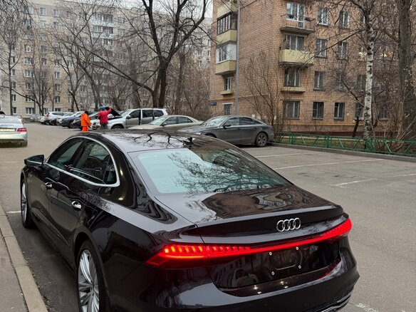 2025 Audi A7 L 45 TFSI II (4K), чёрный, 6299999 рублей - вид 2