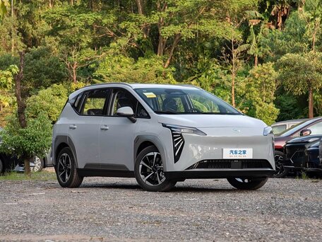 2025 Aion Y Plus 68.2 kWh, серый, 1710000 рублей, вид 3