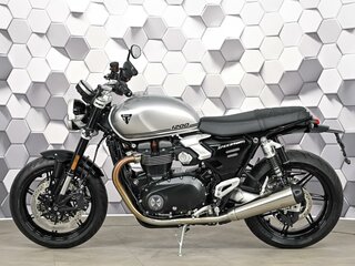 2025 Triumph Speed Twin, серебристый, 1629000 рублей, вид 4