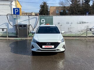 2020 Hyundai Solaris II Рестайлинг, белый, 900000 рублей, вид 3
