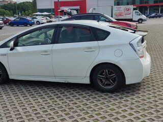 2010 Toyota Prius III (XW30), белый, 1400000 рублей, вид 3