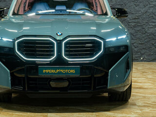 2026 BMW XM 50e, серый, 19890000 рублей, вид 4