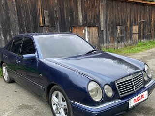 1998 Mercedes-Benz E-Класс 200 II (W210, S210), синий, 320000 рублей, вид 1