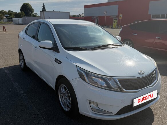 2013 Kia Rio 4-speed III, белый, 880000 рублей - вид 3