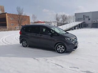 2017 Honda Freed+ II, серый, 1400000 рублей, вид 2